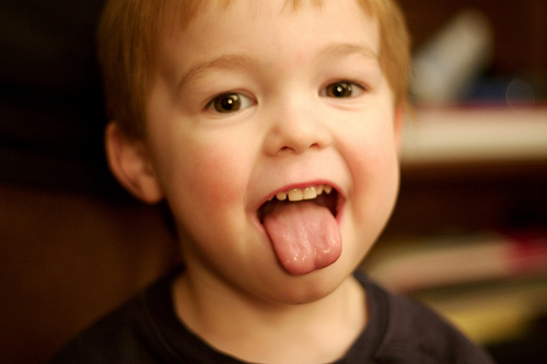 舌が白い・黒い原因は舌苔　舌苔の取り方ときれいな舌にする方法